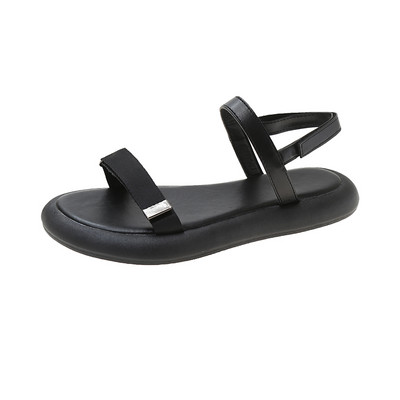 Običan model ženskih sandala sa ravnim đonom od eko kože