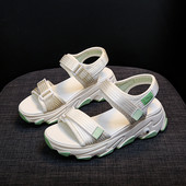 Γυναικεία πέδιλα με ψηλή σόλα 4,5 cm και κούμπωμα με velcro