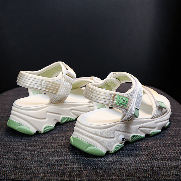 Γυναικεία πέδιλα με ψηλή σόλα 4,5 cm και κούμπωμα με velcro