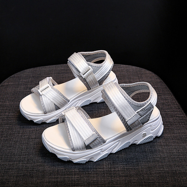 Γυναικεία πέδιλα με ψηλή σόλα 4,5 cm και κούμπωμα με velcro