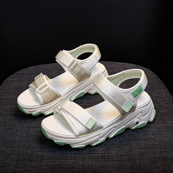 Γυναικεία πέδιλα με ψηλή σόλα 4,5 cm και κούμπωμα με velcro