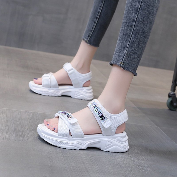 Ležerne ženske sandale s grubim đonom - bijele i crne