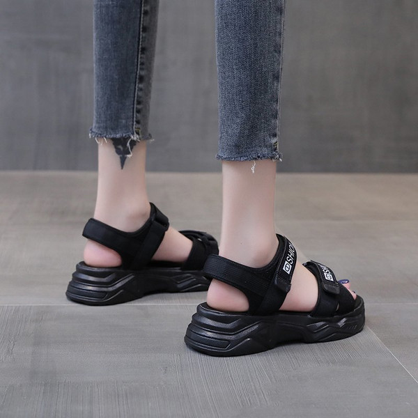 Ležerne ženske sandale s grubim đonom - bijele i crne