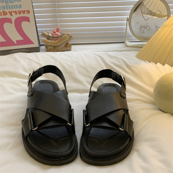 Novi model ženskih sandala sa ukrštenim širokim remenčićima od umjetne kože