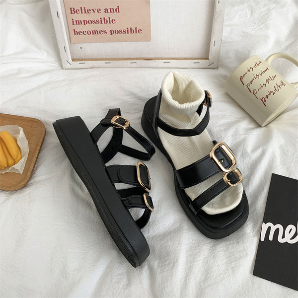 Νέο μοντέλο γυναικεία σανδάλια με αγκράφες