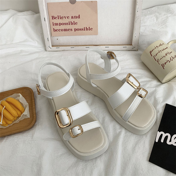 Νέο μοντέλο γυναικεία σανδάλια με αγκράφες