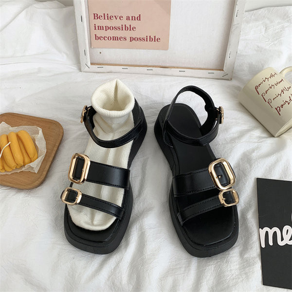 Νέο μοντέλο γυναικεία σανδάλια με αγκράφες