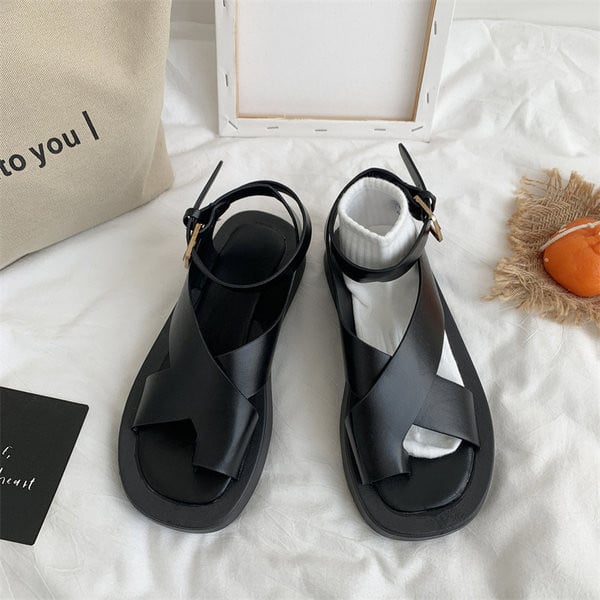 Risti laiade rihmade ja pahkluukinnitusega vabaaja sandaalid