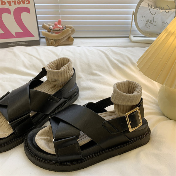 Γυναικεία casual πέδιλα με χιαστά λουράκια και αγκράφα