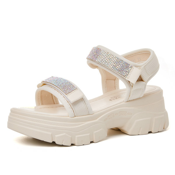 Ženske sandale s potplatom visine 6 cm i ukrasnim kamenčićima