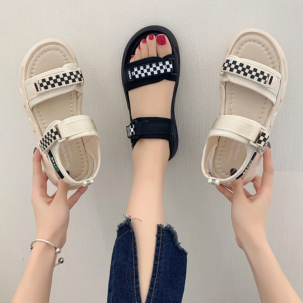 Ležerne sandale s čičkom i ravnim potplatom