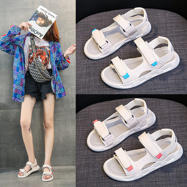 Suvised vabaaja sandaalid takjapaelaga