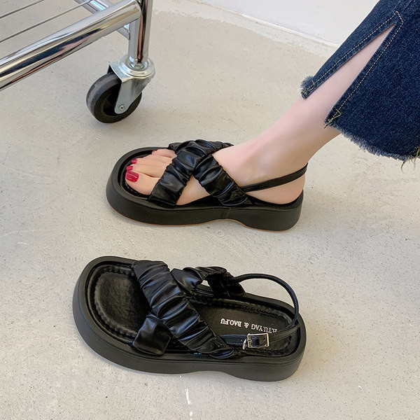 Ženske sandale sa poprečno nabranim remenčićima od eko kože