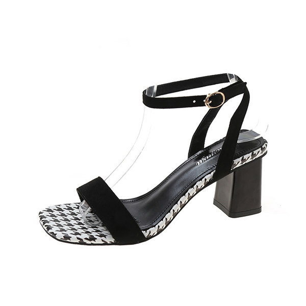 Naiste ruudulised madala paksu kontsaga sandaalid