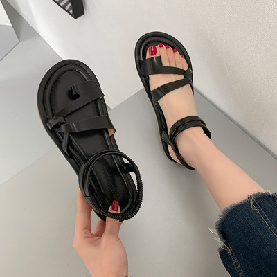 Mitmes värvitoonis ristrihmadega naiste sandaalid