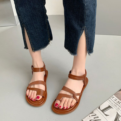 Mitmes värvitoonis ristrihmadega naiste sandaalid