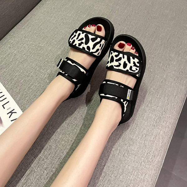 Ležerne ženske sandale s kopčanjem na čičak