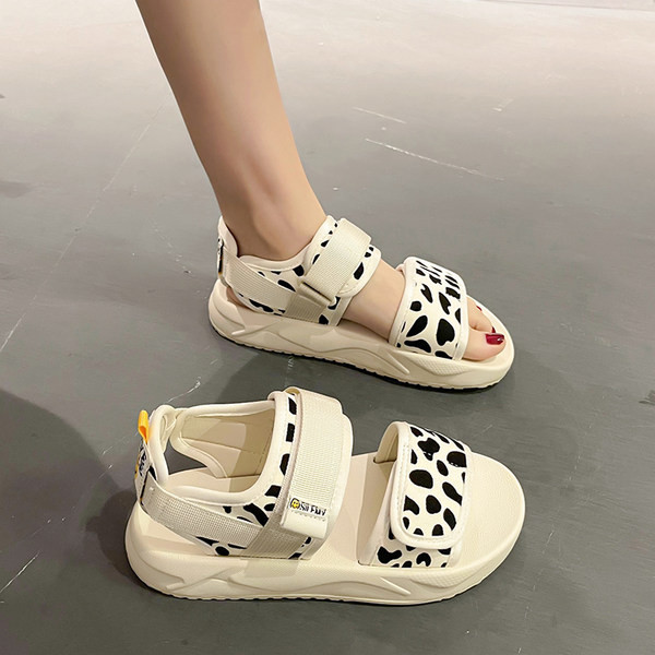 Ležerne ženske sandale s kopčanjem na čičak