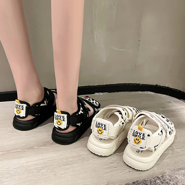 Ležerne ženske sandale s kopčanjem na čičak