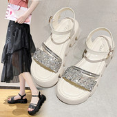 Kareda talla ja läikiva efektiga naiste sandaalid