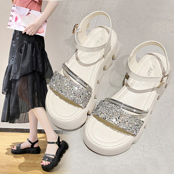 Kareda talla ja läikiva efektiga naiste sandaalid