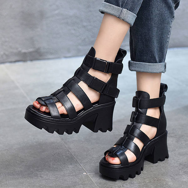 Rooma stiilis krobelise tallaga naiste sandaalid