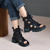 Ženske sandale s grubim potplatom i vezicama