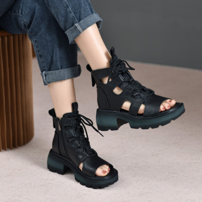 Ženske sandale s grubim potplatom i vezicama