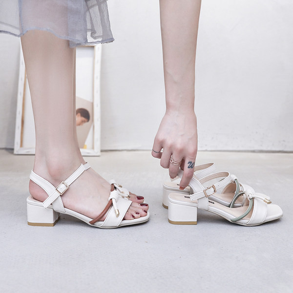 Ženske sandale na nisku debelu petu u dvije boje