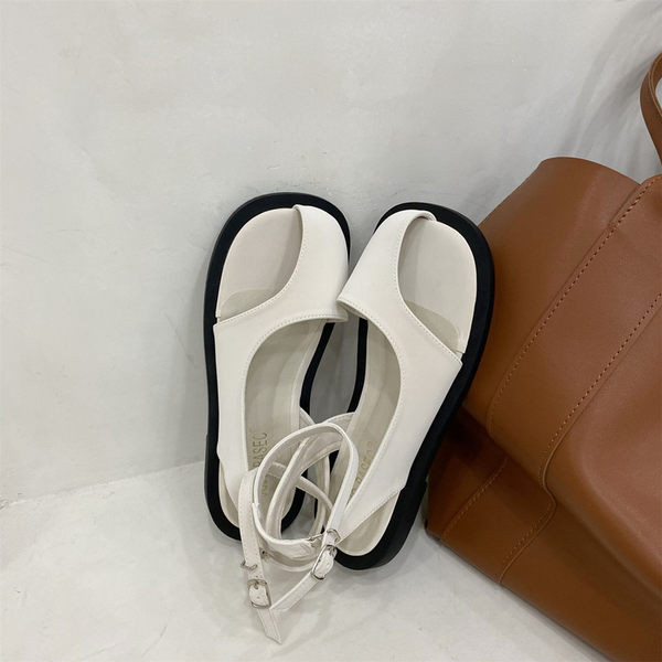 Öko-seemisnahast valmistatud pahkluu rihmadega naiste sandaalid