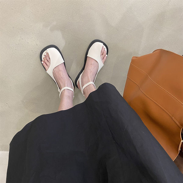 Öko-seemisnahast valmistatud pahkluu rihmadega naiste sandaalid