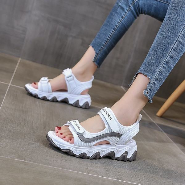 Ležerne sandale s čičkom i grubim potplatom