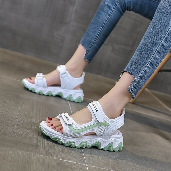 Ležerne sandale s čičkom i grubim potplatom