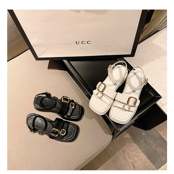 Ležerne ženske sandale sa kopčom