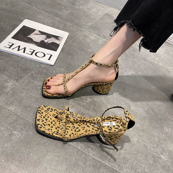 Naiste moodsad kandilised sandaalid kõrge kontsaga 5 cm