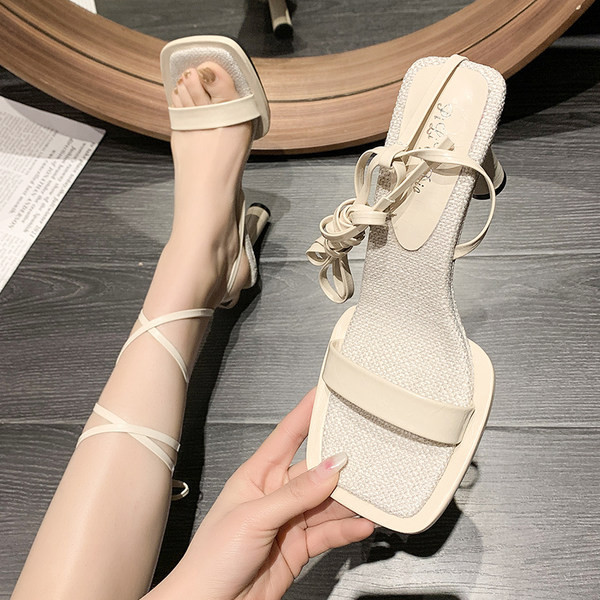 Naiste sandaalid paelte ja kontsaga 8 cm