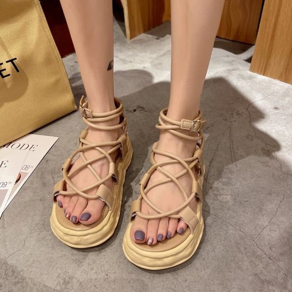 Novi model ženskih sandala sa vezicama i kopčama