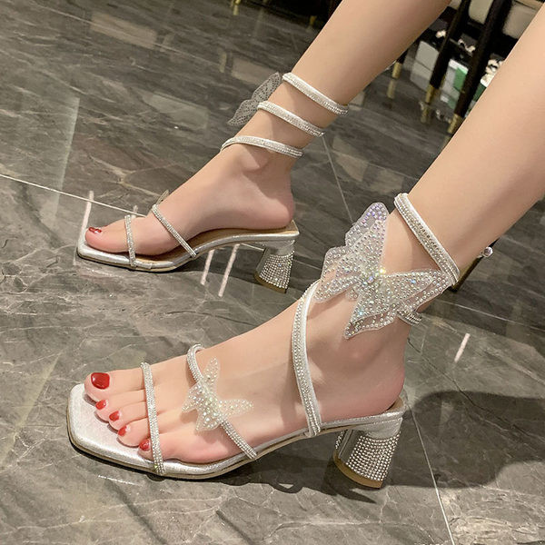Elegantsed naiste sandaalid kivide ja 3D elemendiga