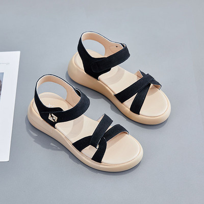 Casual γυναικεία σανδάλια με κούμπωμα velcro - μαύρο και μπεζ χρώμα