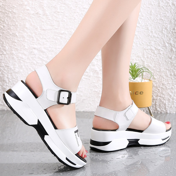 Ženske sandale s platformom od 5,5 cm i kopčama