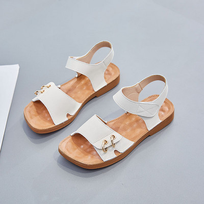 Ženske casual sandale od umjetne kože s metalnim elementom i ravnim potplatom