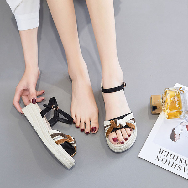 Ženske ležerne sandale s ravnim potplatom