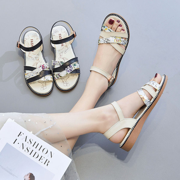 Moderne ženske sandale sa kopčom