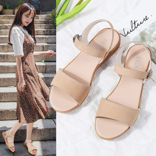 Ženske moderne sandale s kopčom i ravnim potplatom