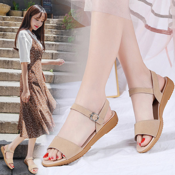 Ženske moderne sandale s kopčom i ravnim potplatom