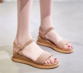 Naiste platvormiga sandaalid ja seemisnahast rihmad - mitu mudelit