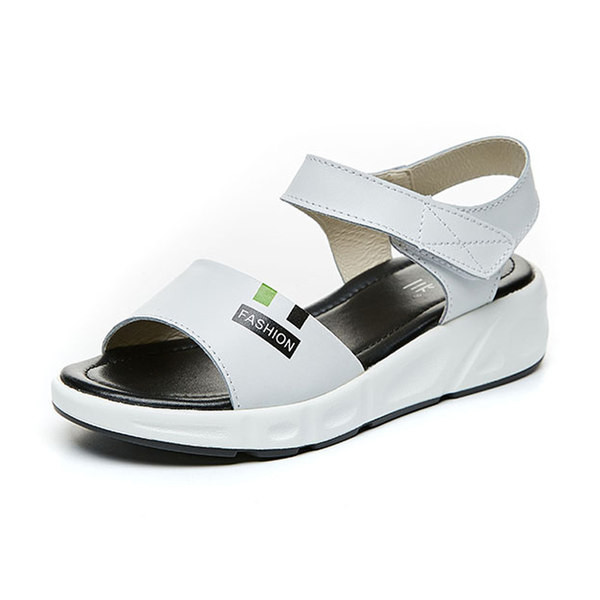 Embleemi ja takjakinnitusega vabaaja naiste sandaalid