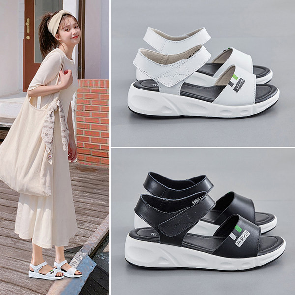 Embleemi ja takjakinnitusega vabaaja naiste sandaalid