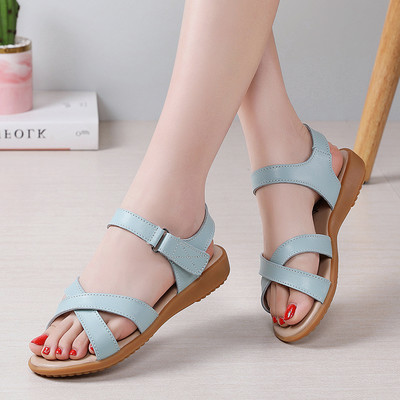 Ženske sandale od umjetne kože - dva modela