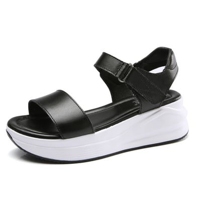 Paprasto modelio moteriškos basutės su velcro užsegimu ir aukšta platforma 5 cm